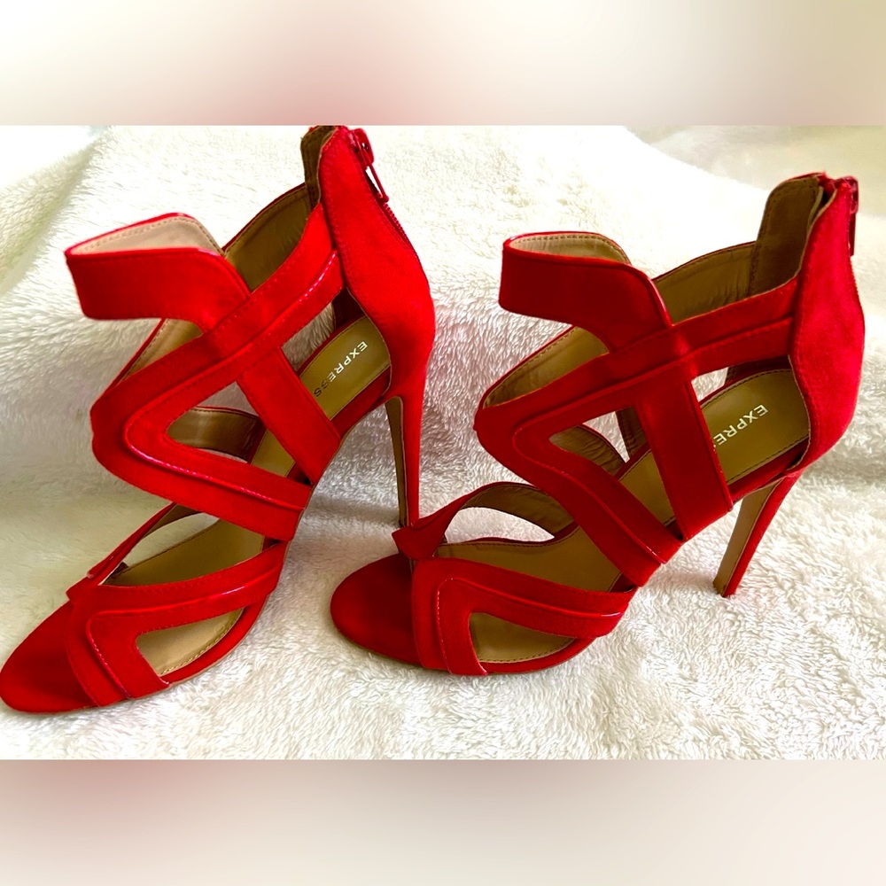 Express Runway EUC Classic Pump Stiletto Zipper Heels Shoes Red Suede Swirly